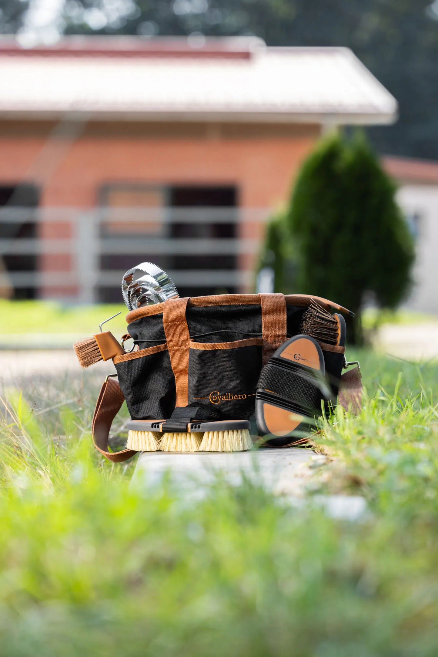 Grooming Bag - Horse Grooming Storage Bag (Black / Cognac)