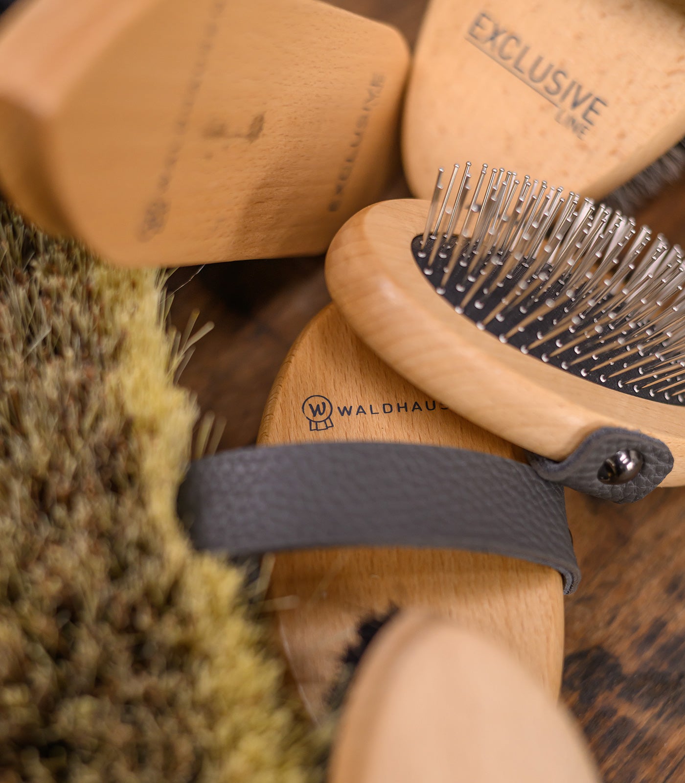 Exclusive Line Mane Brush - Horse Grooming Brush